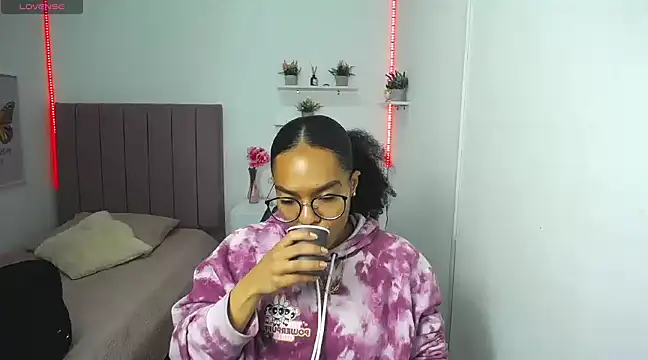 Nina lovee  online show from 03-21-25, 12:39