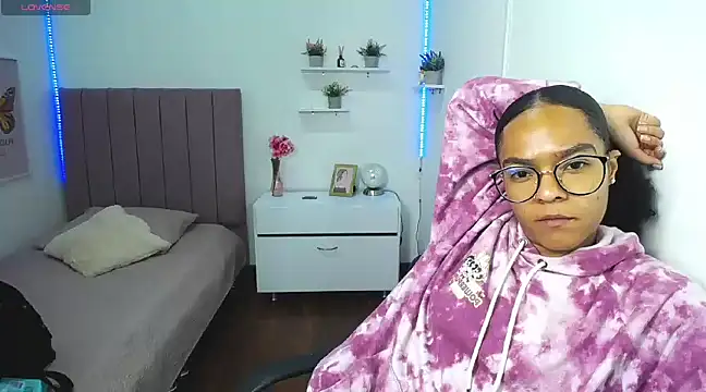 Nina lovee  online show from 03-21-25, 03:46