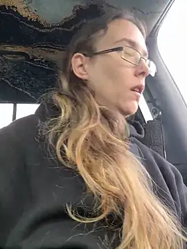 Dakota 02 online show from 11-26-25, 03:02