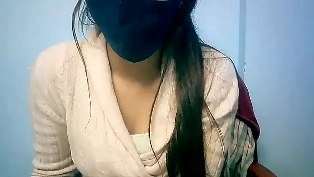 Snapshot of lovelydesi21 chatting on 12-13-24, 02:05 lovelydesi21 online show from 12-13-24, 02:05