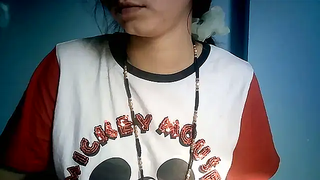 Snapshot of lovelydesi21 chatting on 12-19-24, 05:07 lovelydesi21 online show from 12-19-24, 05:07