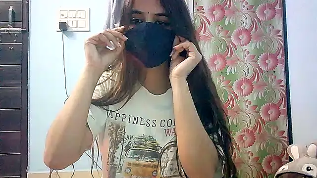 Snapshot of lovelydesi21 chatting on 01-12-25, 05:33 lovelydesi21 online show from 01-12-25, 05:33