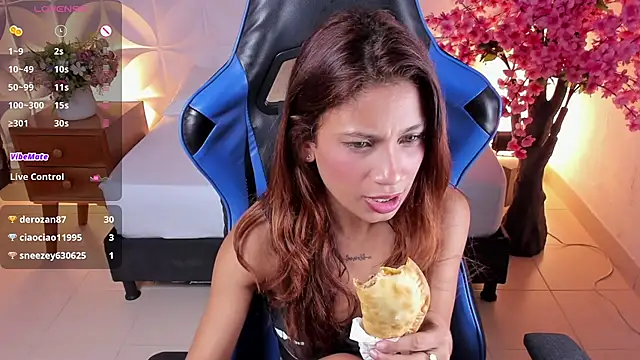 Snapshot of cora_22 chatting on 12-21-24, 03:20 cora 22 online show from 12-21-24, 03:20