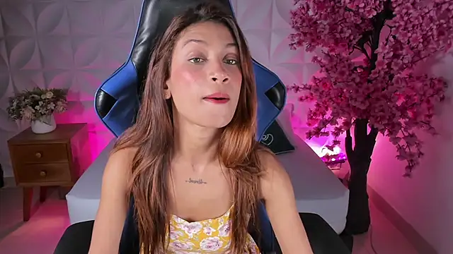 Snapshot of cora_22 chatting on 12-30-24, 12:20 cora 22 online show from 12-30-24, 12:20