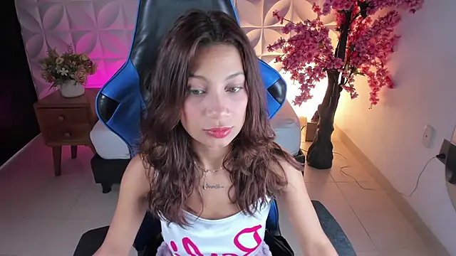 Snapshot of cora_22 chatting on 01-25-25, 12:16 cora 22 online show from 01-25-25, 12:16