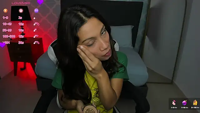 Snapshot of cora_22 chatting on 09-19-25, 01:12 cora 22 online show from 09-19-25, 01:12