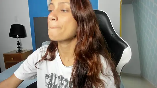 Snapshot of cora_22 chatting on 10-09-25, 12:58 cora 22 online show from 10-09-25, 12:58