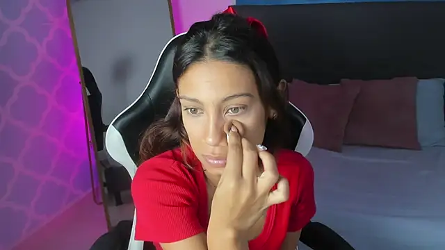 Snapshot of cora_22 chatting on 10-23-25, 12:37 cora 22 online show from 10-23-25, 12:37