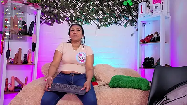 louise nails online show from 06-24-26, 08:19