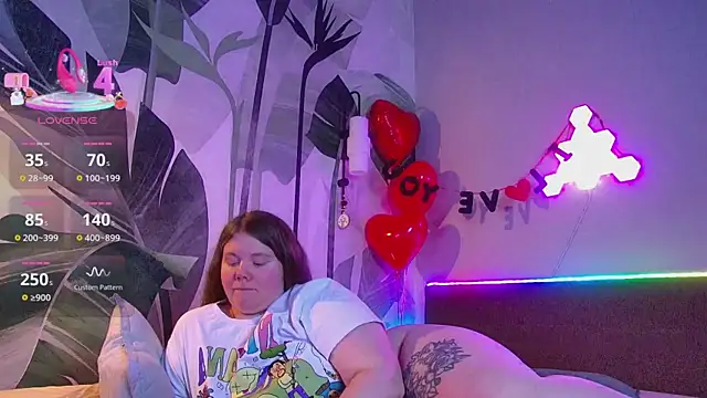 Snapshot of RubyValen chatting on 02-17-26, 01:35 RubyValen online show from 02-17-26, 01:35