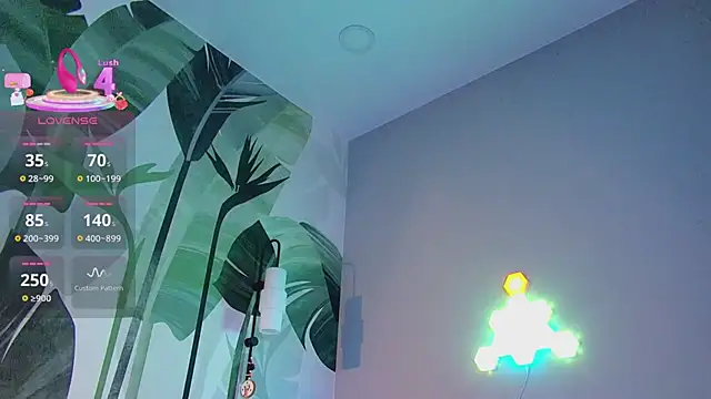 Snapshot of RubyValen chatting on 03-26-26, 01:33 RubyValen online show from 03-26-26, 01:33