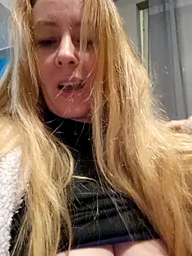 Snapshot of VictoriaMiami chatting on 12-08-24, 12:40 VictoriaMiami online show from 12-08-24, 12:40