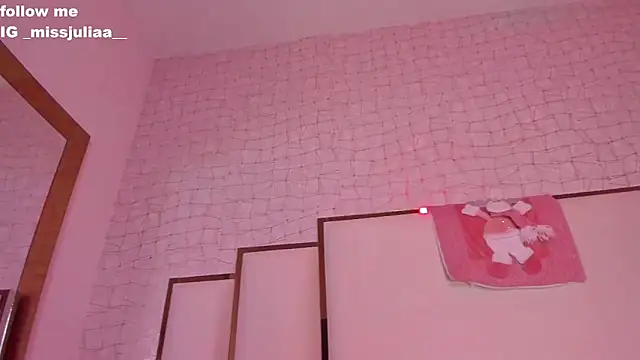 Snapshot of missjuliaa_ chatting on 12-12-24, 04:10 missjuliaa online show from 12-12-24, 04:10