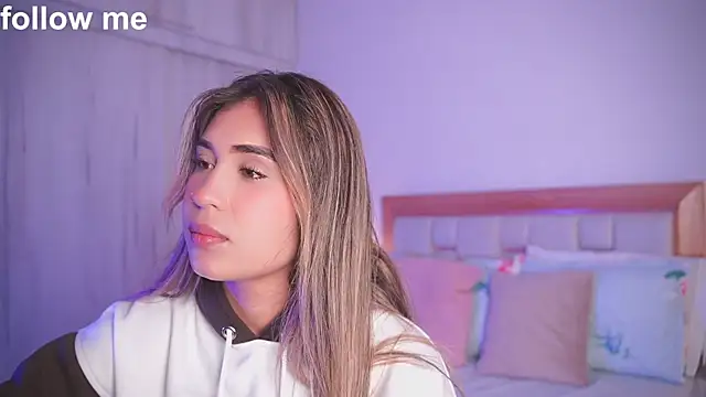 Snapshot of missjuliaa_ chatting on 09-19-25, 03:08 missjuliaa online show from 09-19-25, 03:08