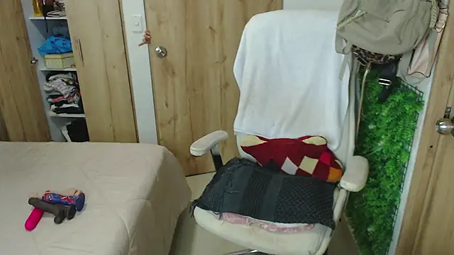 Neerea online show from 10-17-25, 12:36