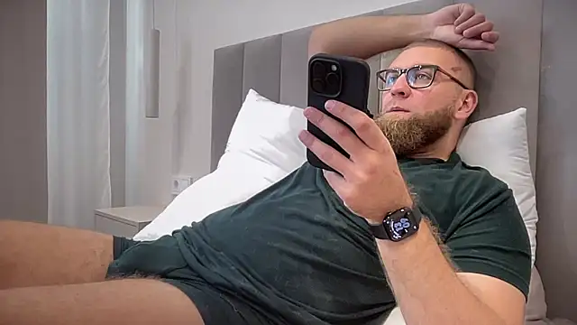 Snapshot of Bear_bear_ chatting on 10-01-25, 10:10 Bear bear online show from 10-01-25, 10:10