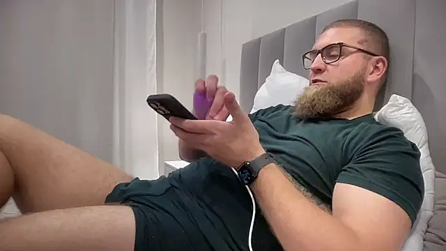 Snapshot of Bear_bear_ chatting on 10-10-25, 02:38 Bear bear online show from 10-10-25, 02:38