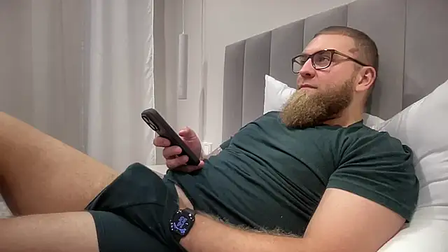 Snapshot of Bear_bear_ chatting on 10-14-25, 11:55 Bear bear online show from 10-14-25, 11:55