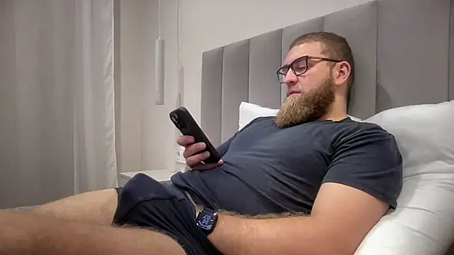 Snapshot of Bear_bear_ chatting on 10-25-25, 11:07 Bear bear online show from 10-25-25, 11:07