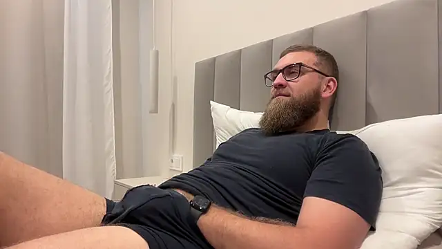 Snapshot of Bear_bear_ chatting on 11-14-25, 11:42 Bear bear online show from 11-14-25, 11:42