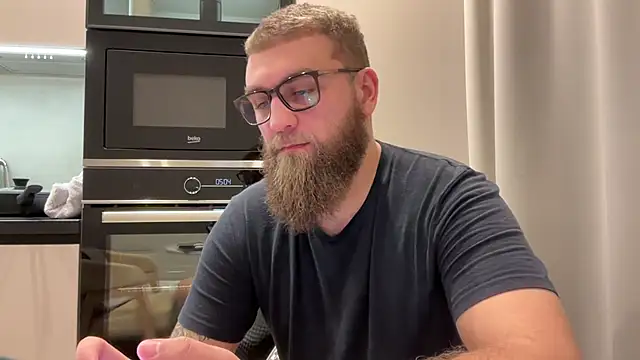 Snapshot of Bear_bear_ chatting on 11-19-25, 11:43 Bear bear online show from 11-19-25, 11:43