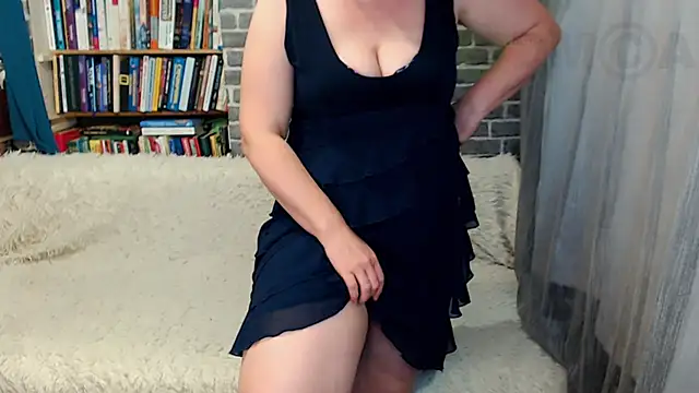 Snapshot of Rainbow_lady chatting on 11-18-25, 02:43 Rainbow lady online show from 11-18-25, 02:43