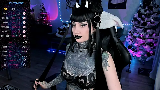 Snapshot of RachelQueen_ chatting on 02-09-25, 10:42 RachelQueen online show from 02-09-25, 10:42