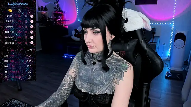 Snapshot of RachelQueen_ chatting on 03-10-25, 11:21 RachelQueen online show from 03-10-25, 11:21