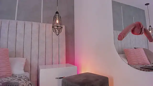 my friends mom online show from 06-18-26, 11:47
