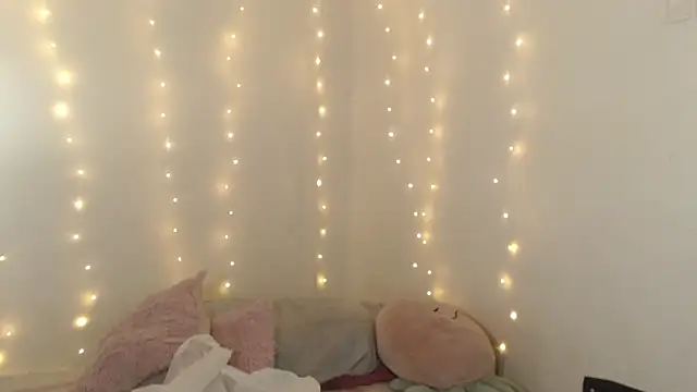 Snapshot of SweetSofty chatting on 03-11-26, 09:43 SweetSofty online show from 03-11-26, 09:43