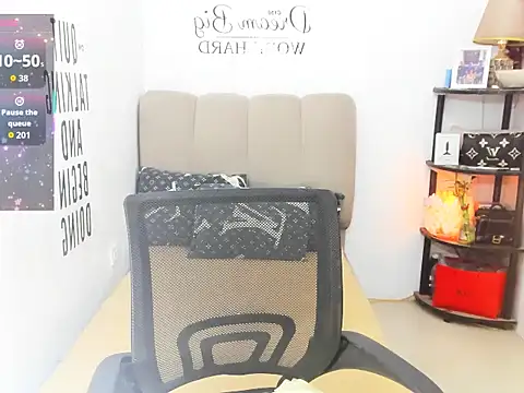 Snapshot of Trixie_Mattel21 chatting on 03-11-26, 11:11 Trixie Mattel21 online show from 03-11-26, 11:11