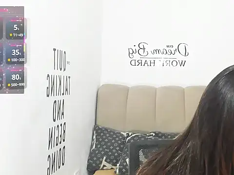 Snapshot of Trixie_Mattel21 chatting on 03-12-26, 11:00 Trixie Mattel21 online show from 03-12-26, 11:00