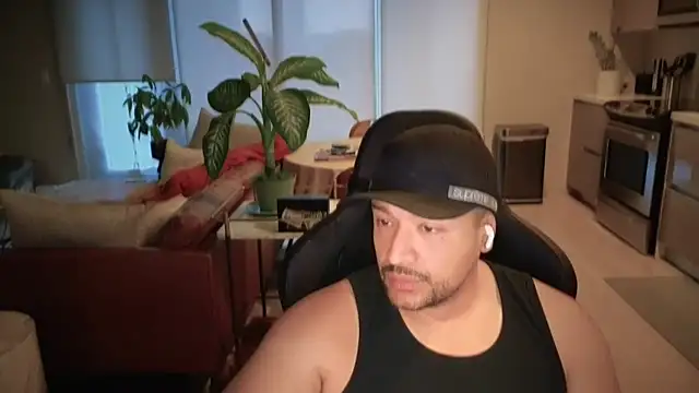 HungandThickLatin online show from 09-29-25, 01:49