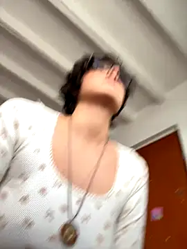 Snapshot of aurora_xoxo chatting on 11-23-25, 04:29 aurora xoxo online show from 11-23-25, 04:29