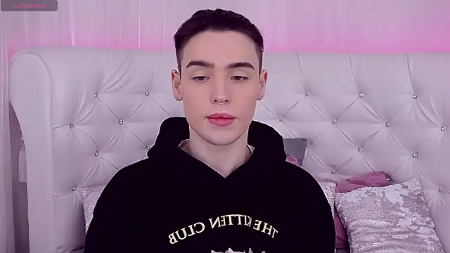 RobbyCharming online show from 03-07-25, 07:38