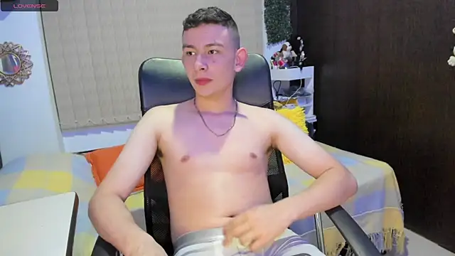 Snapshot of Christ_Miller3 chatting on 03-15-25, 04:13 Christ Miller3 online show from 03-15-25, 04:13