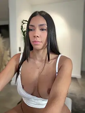 Snapshot of EllaSanz_ chatting on 10-10-25, 09:14 EllaSanz online show from 10-10-25, 09:14