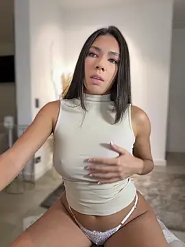 Snapshot of EllaSanz_ chatting on 11-07-25, 10:32 EllaSanz online show from 11-07-25, 10:32