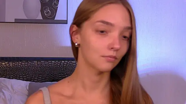 VirginieCruz online show from 09-08-25, 07:24