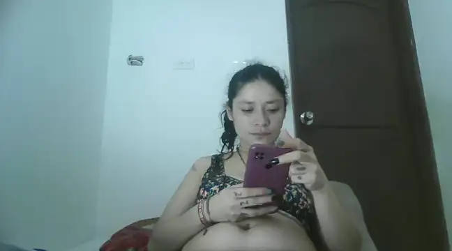 Snapshot of TamaraNauthy chatting on 01-09-25, 03:55 TamaraNauthy online show from 01-09-25, 03:55