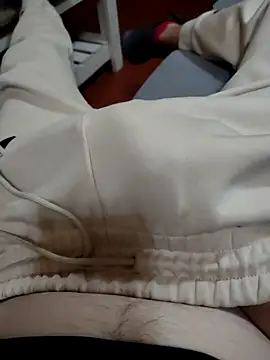 Snapshot of LuqenZo chatting on 03-20-26, 12:04 LuqenZo online show from 03-20-26, 12:04