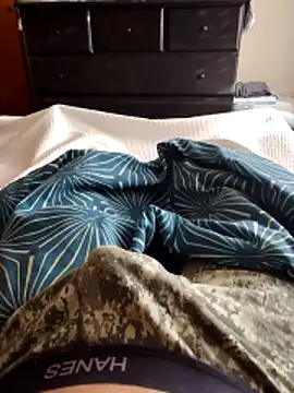 Snapshot of LuqenZo chatting on 03-25-26, 12:11 LuqenZo online show from 03-25-26, 12:11