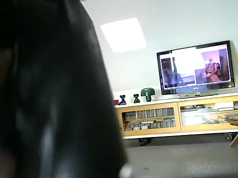 rodrigotof2000 online show from 12-16-25, 10:20