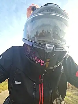 SARAHARD online show from 12-17-25, 01:39