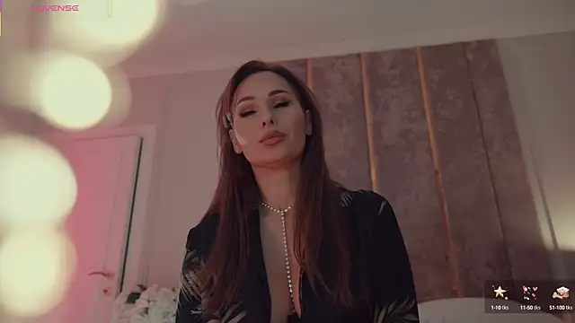 Snapshot of MilaDYstarlight chatting on 10-19-25, 08:20 MilaDYstarlight online show from 10-19-25, 08:20