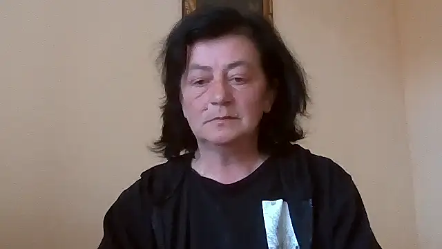 Snapshot of GypsiQueen2 chatting on 04-29-26, 04:22 GypsiQueen2 online show from 04-29-26, 04:22