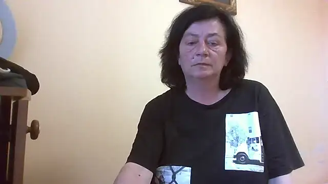 Snapshot of GypsiQueen2 chatting on 05-05-26, 05:21 GypsiQueen2 online show from 05-05-26, 05:21