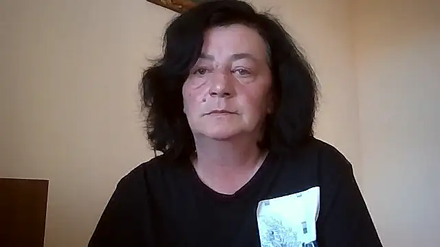Snapshot of GypsiQueen2 chatting on 05-13-26, 04:04 GypsiQueen2 online show from 05-13-26, 04:04