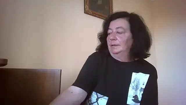 Snapshot of GypsiQueen2 chatting on 05-14-26, 05:20 GypsiQueen2 online show from 05-14-26, 05:20