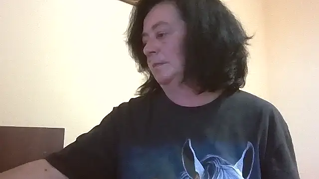 Snapshot of GypsiQueen2 chatting on 05-15-26, 05:42 GypsiQueen2 online show from 05-15-26, 05:42